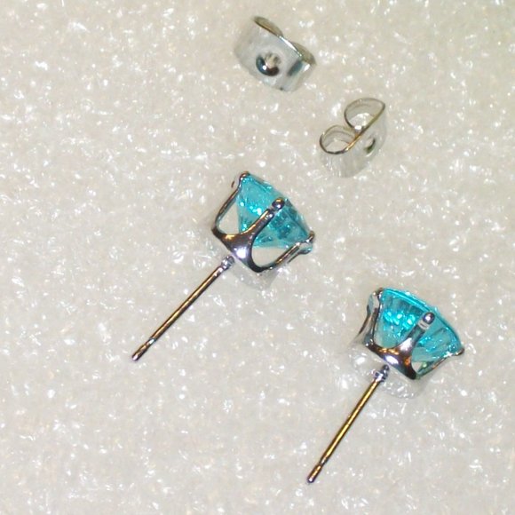 HP❄️Sky Blue CZ Stud Earrings Sterling Silver NEW - Picture 4 of 6